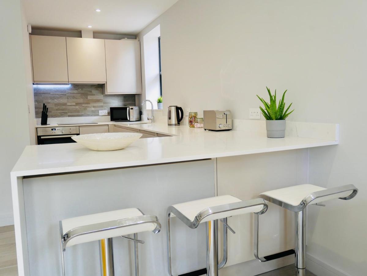 Beautiful Alumpointe Apartment - 400M To The Beach 본머스 외부 사진