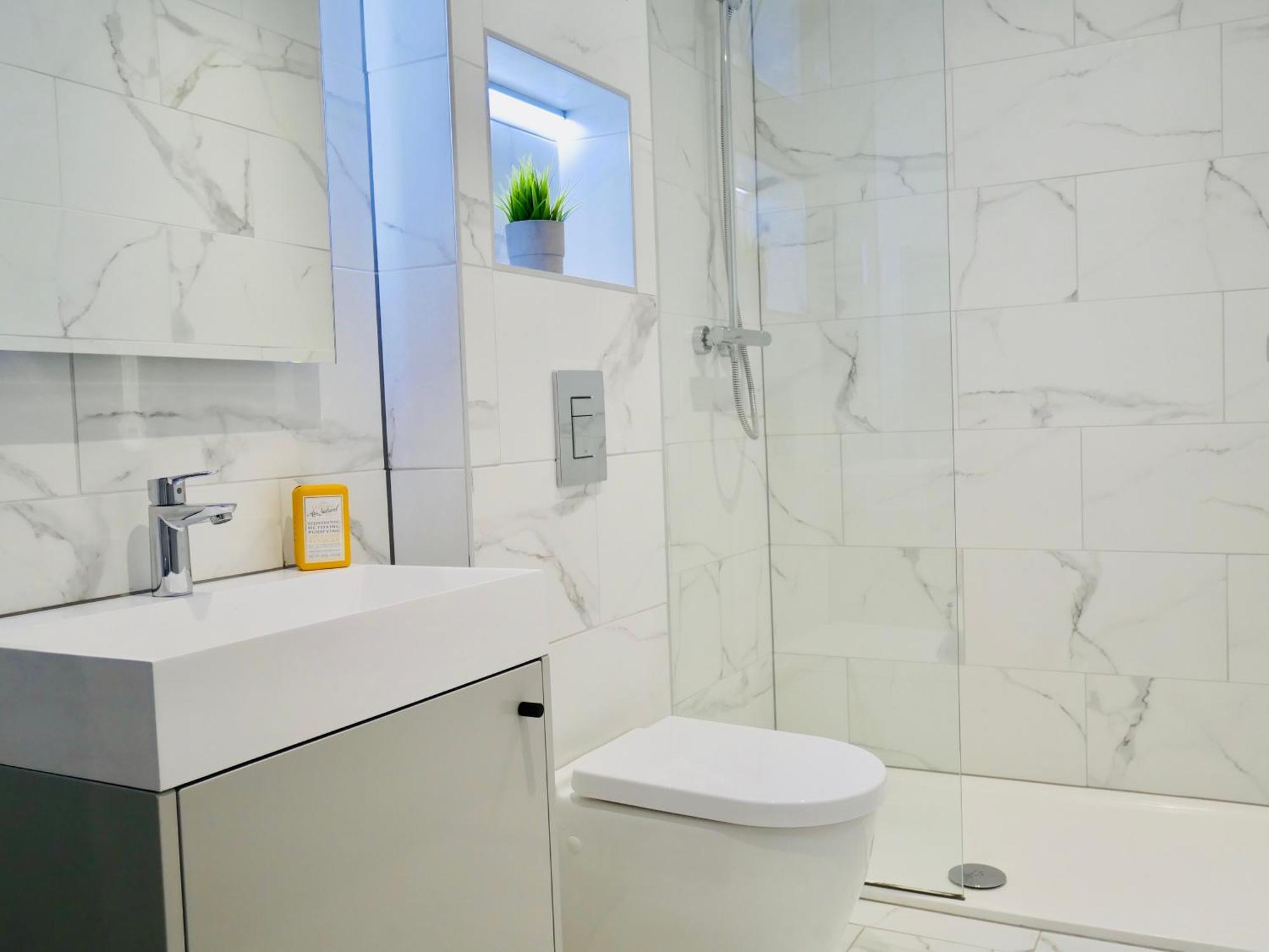 Beautiful Alumpointe Apartment - 400M To The Beach 본머스 외부 사진